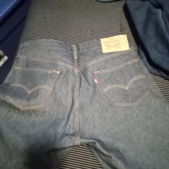 Selling these 501 Levi..only worn once .lost stomach no longer can fit - Picture 3 of 5